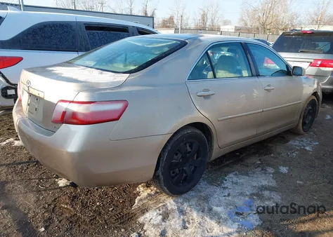 2007 Toyota Camry Le z USA, uszkodzony, nr VIN 4T1BE46K67U145259